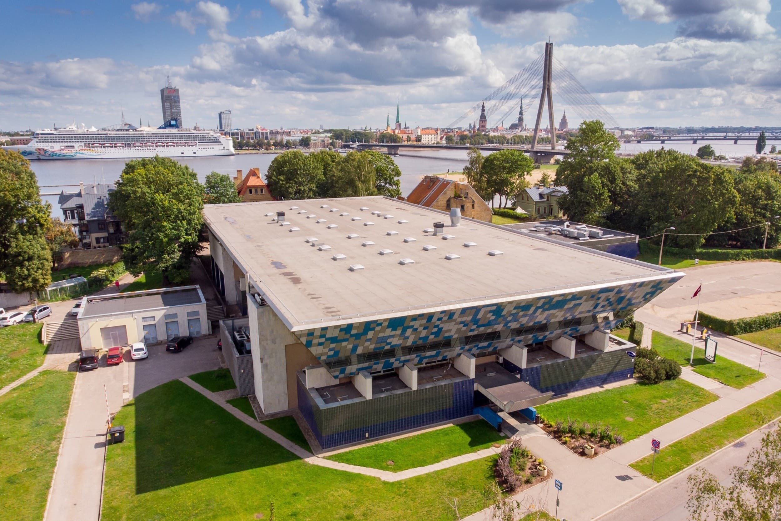 Klinšu kāpšana Ķīpsalas peldbaseina sporta kompleksā | Davanu Serviss