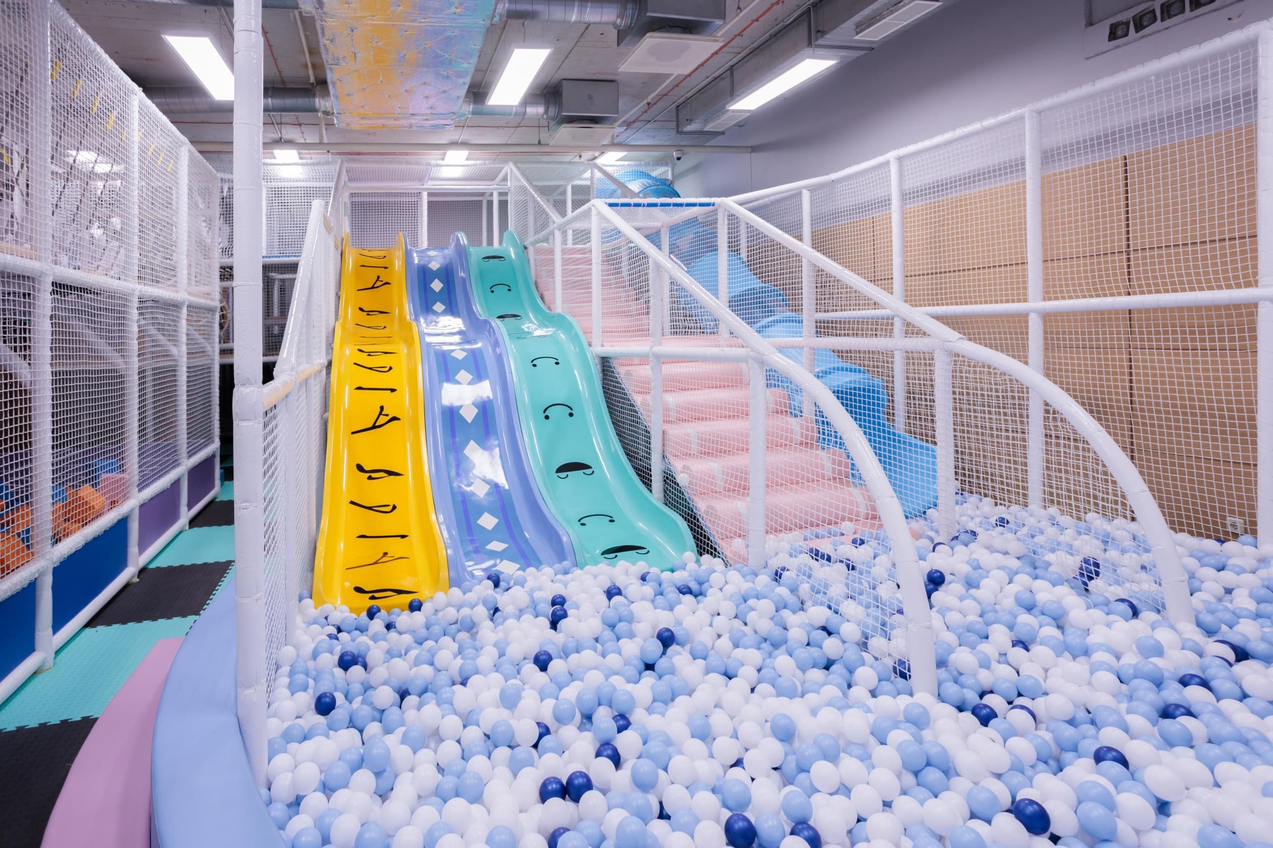 Izpriecas "Kids Arena" atrakciju parkā Jelgavā | Davanu Serviss