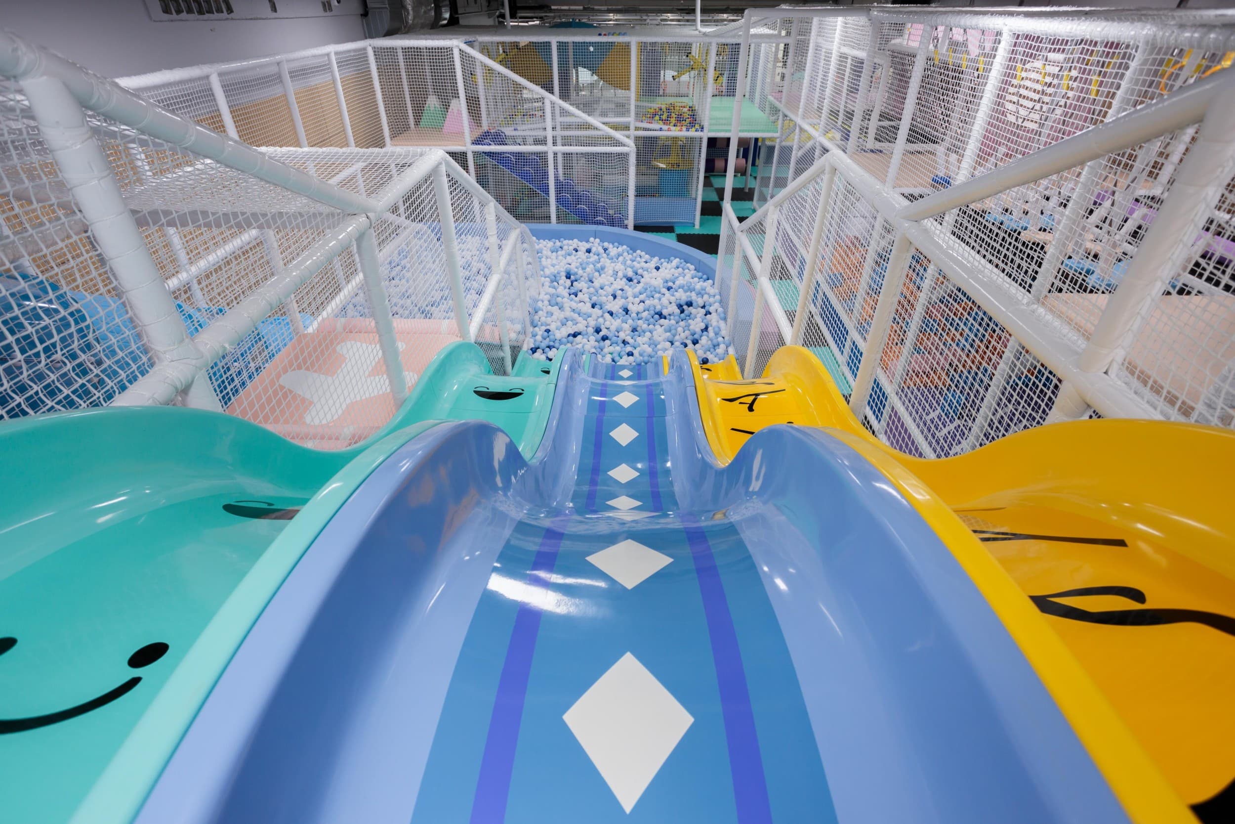 Izpriecas "Kids Arena" atrakciju parkā Jelgavā | Davanu Serviss