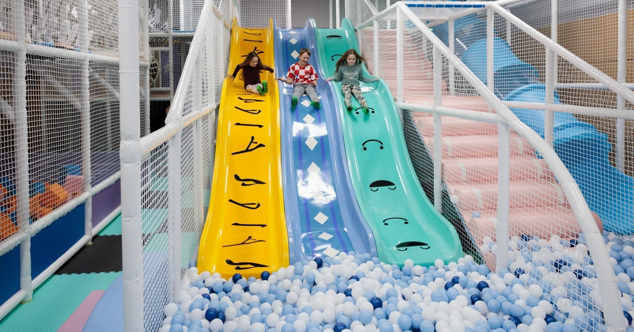 Izpriecas "Kids Arena" atrakciju parkā Jelgavā | Davanu Serviss