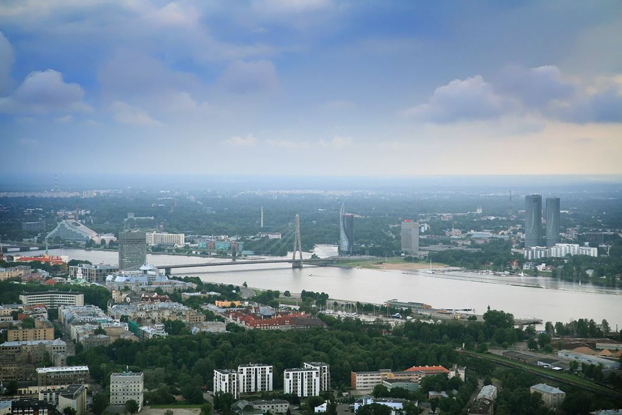 Privāts lidojums ar lidmašīnu virs Rīgas diviem