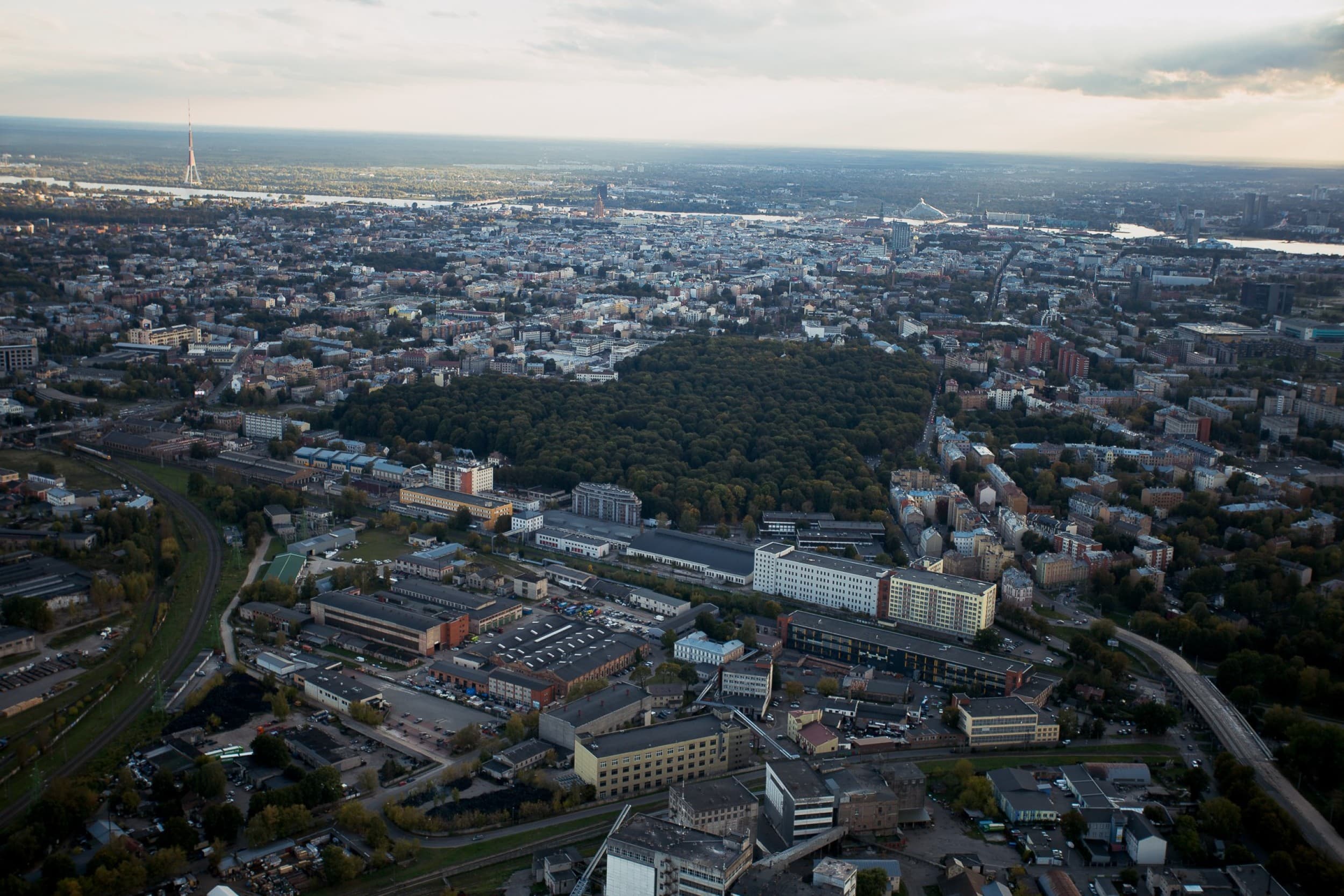 Privāts lidojums ar lidmašīnu virs Rīgas diviem