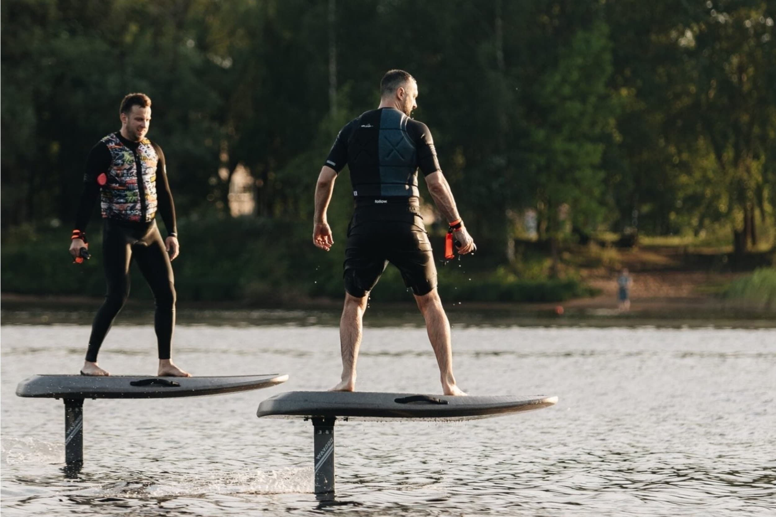 E-foil piedzīvojums Rīgas ūdeņos – 60 min. lidojums virs ūdens | Davanu Serviss