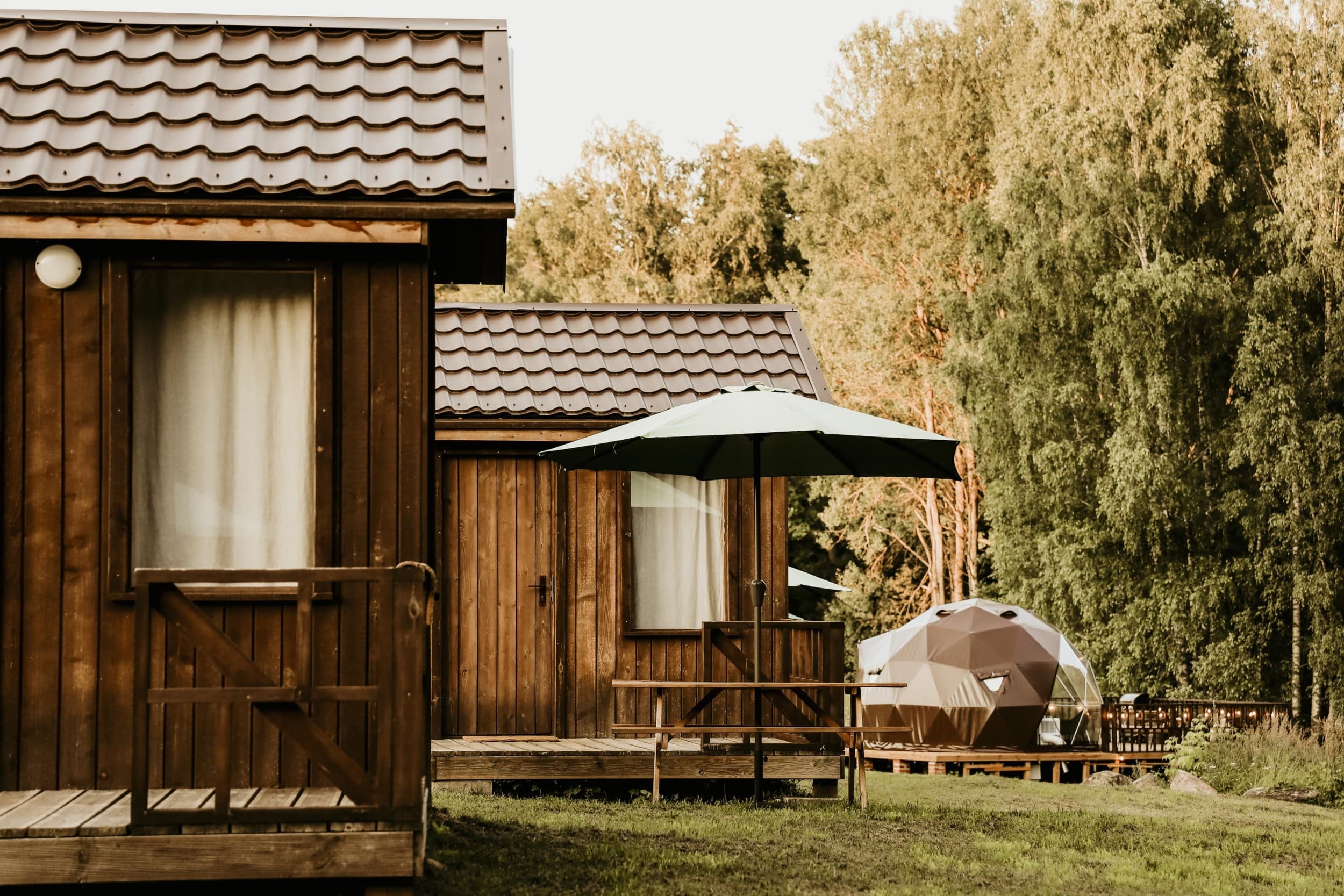 Atpūta koka namiņā kempingā "Adamova" pie Krāslavas (darba dienās)