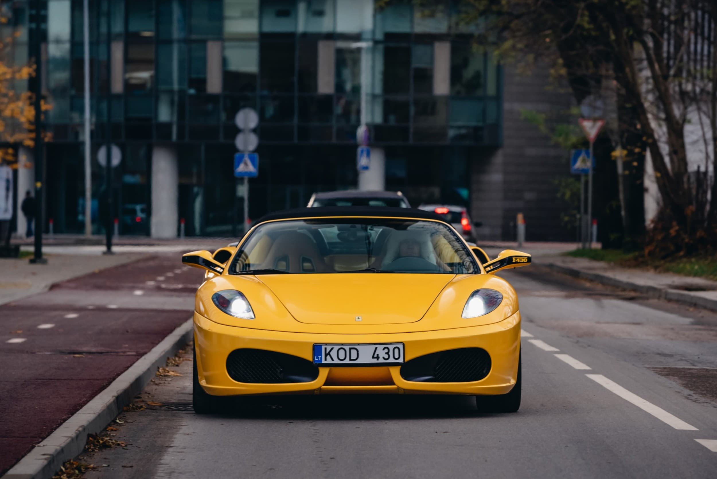 SuperDrive: Ferrari vai Lamborghini stūrēšana (4 apļi) | Davanu Serviss