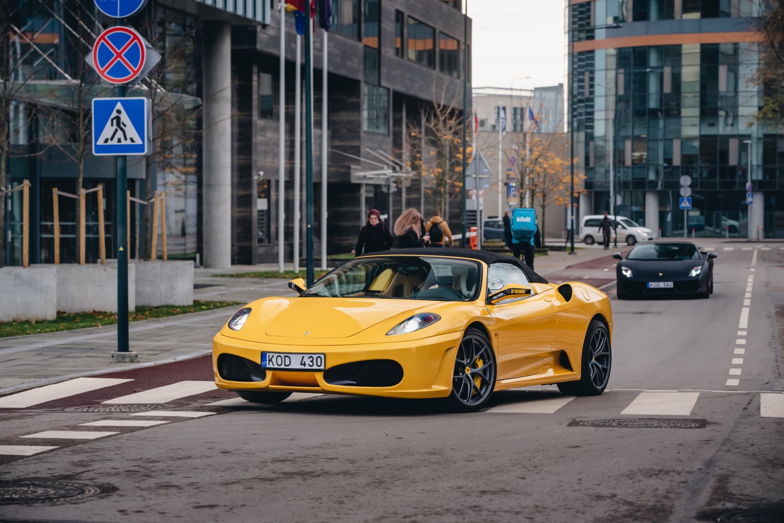 SuperDrive: Ferrari vai Lamborghini stūrēšana (4 apļi) | Davanu Serviss
