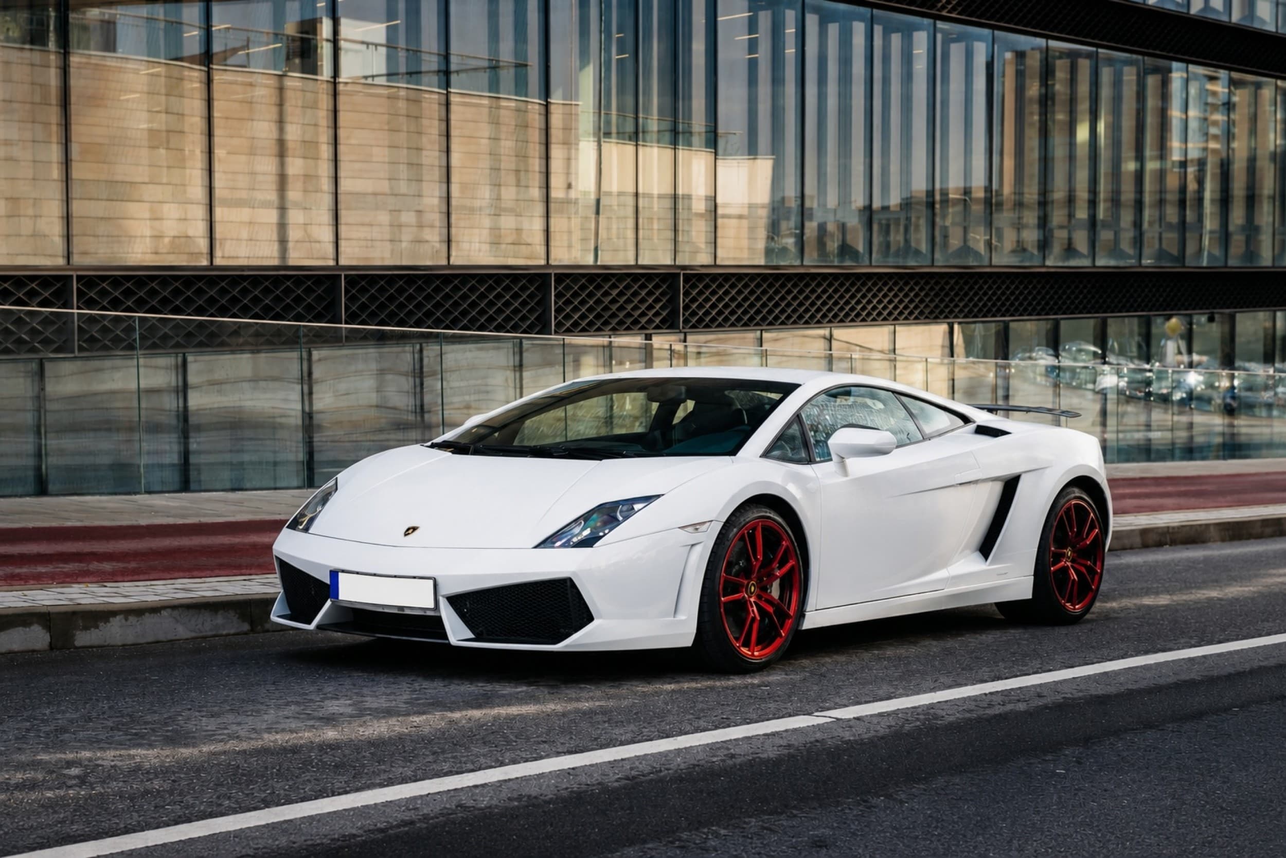 SuperDrive: Ferrari vai Lamborghini stūrēšana (4 apļi) | Davanu Serviss
