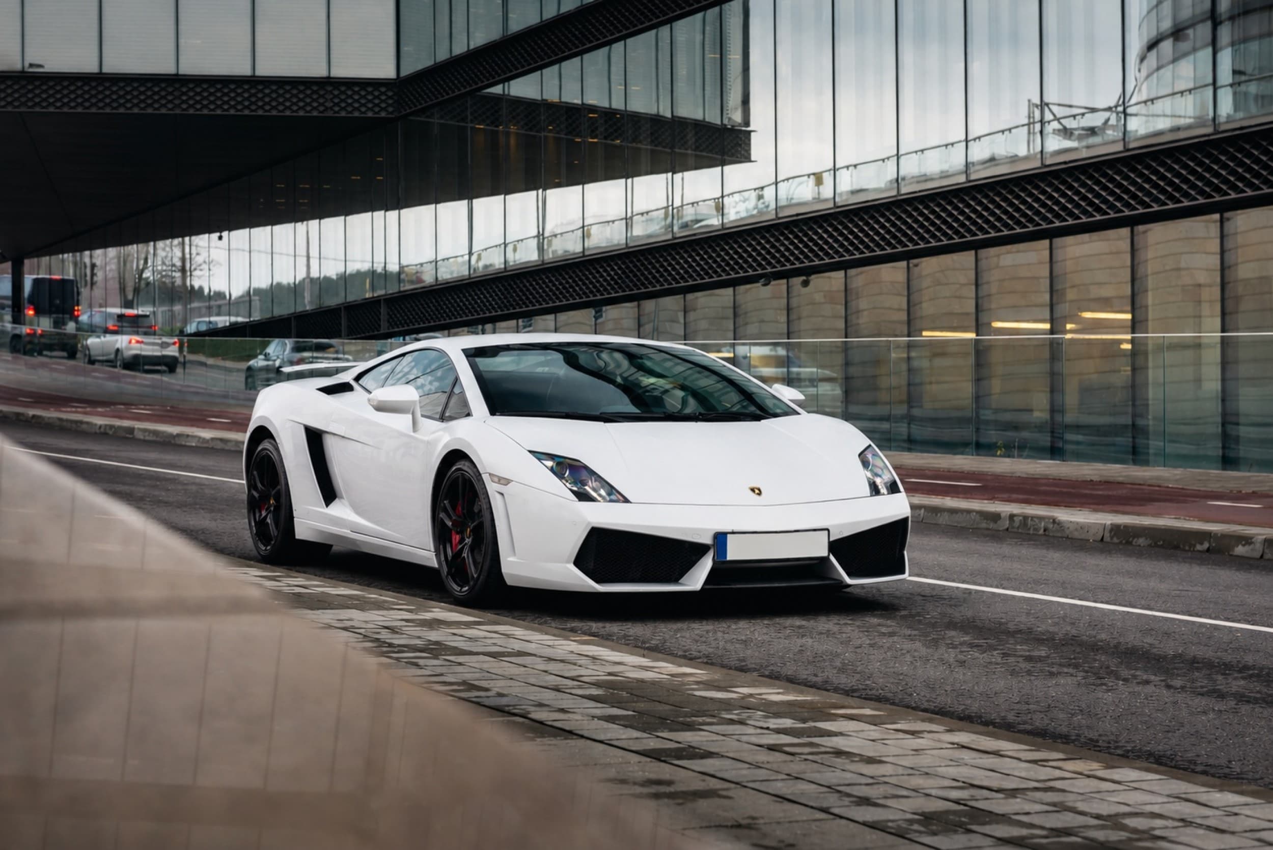 SuperDrive: Ferrari vai Lamborghini stūrēšana (4 apļi) | Davanu Serviss