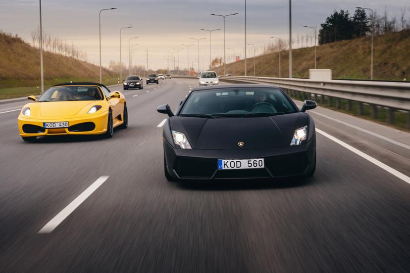 SuperDrive: pie Ferrari un Lamborghini stūres (4+4 apļi)