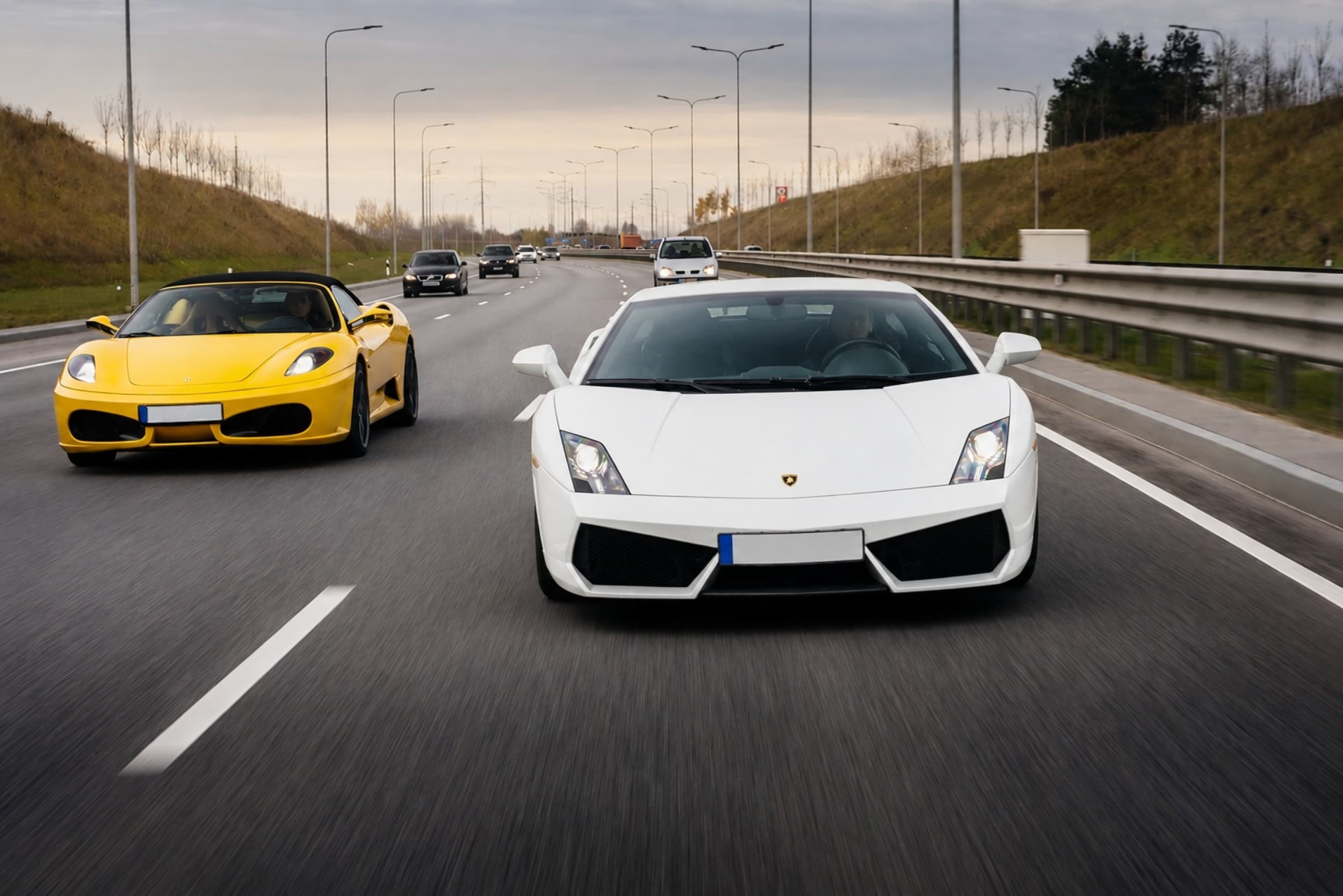 SuperDrive: pie Ferrari un Lamborghini stūres (4+4 apļi) | Davanu Serviss