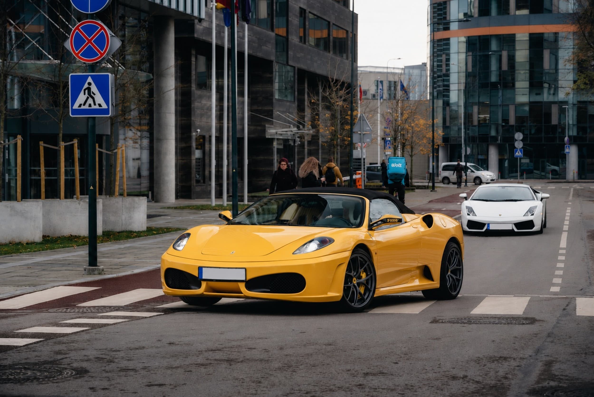 SuperDrive: pie Ferrari un Lamborghini stūres (4+4 apļi) | Davanu Serviss