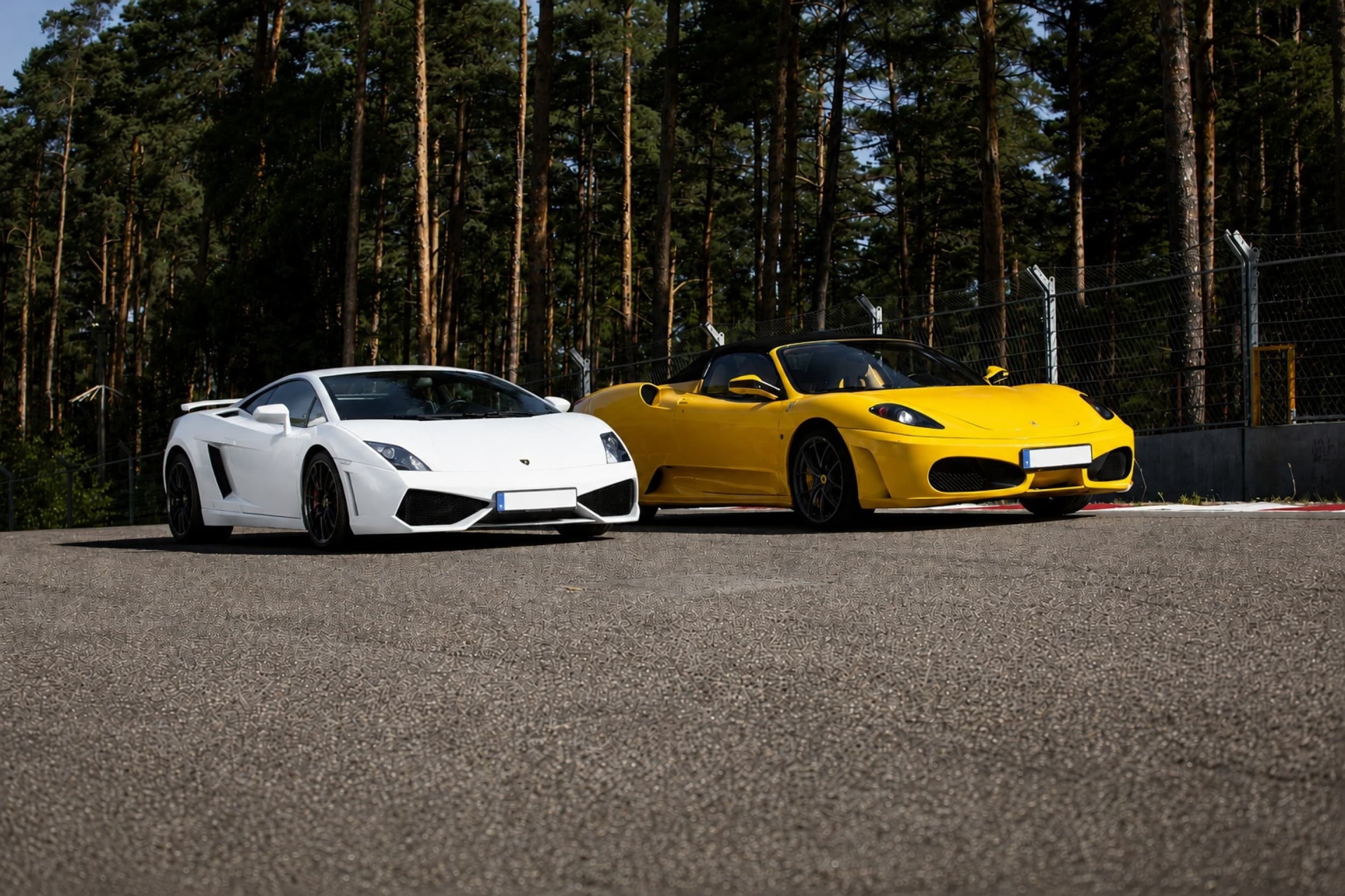 SuperDrive: pie Ferrari un Lamborghini stūres (4+4 apļi) | Davanu Serviss