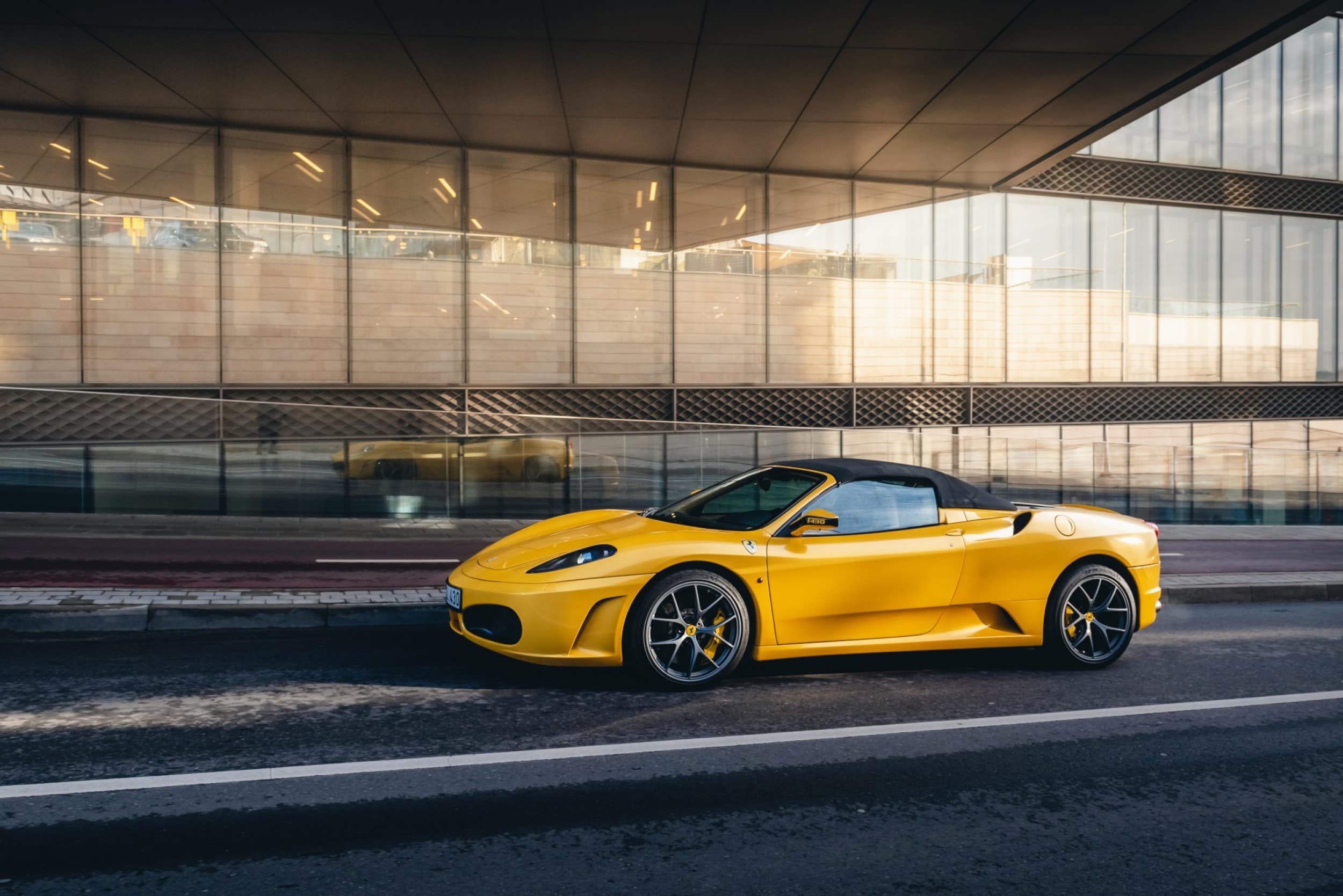SuperDrive: Ferrari vai Lamborghini stūrēšana (6 apļi) | Davanu Serviss