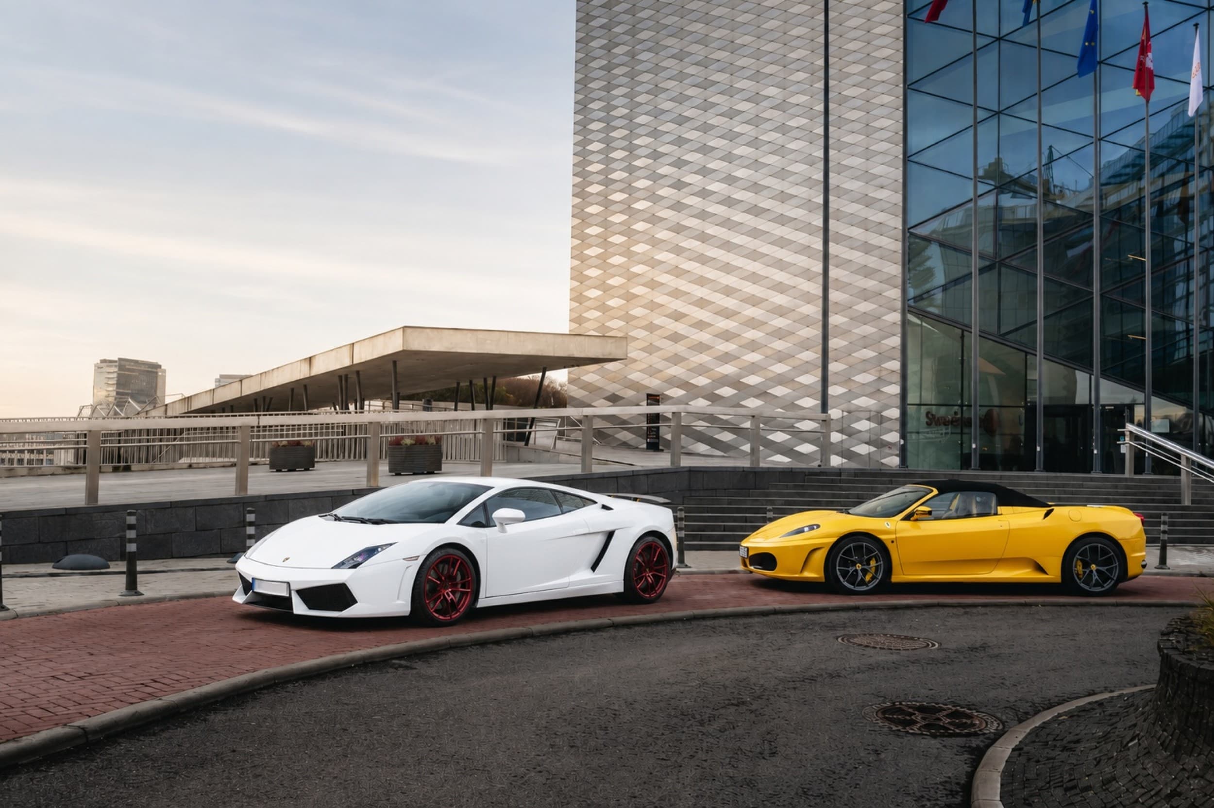 Brauciens ar Ferrari vai Lamborghini Biķernieku trasē (8 apļi) 