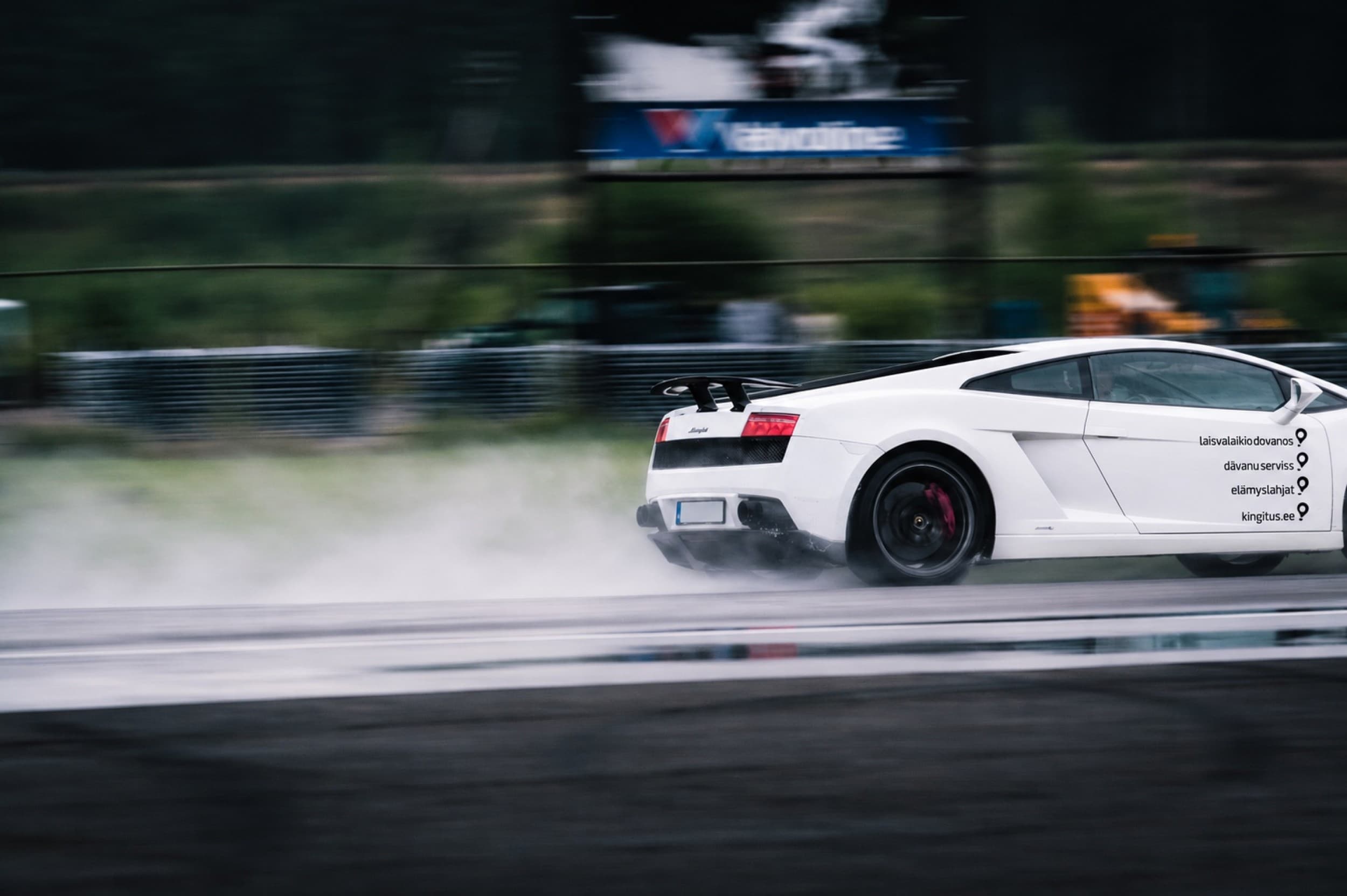 Brauciens ar Ferrari vai Lamborghini Biķernieku trasē (8 apļi) 