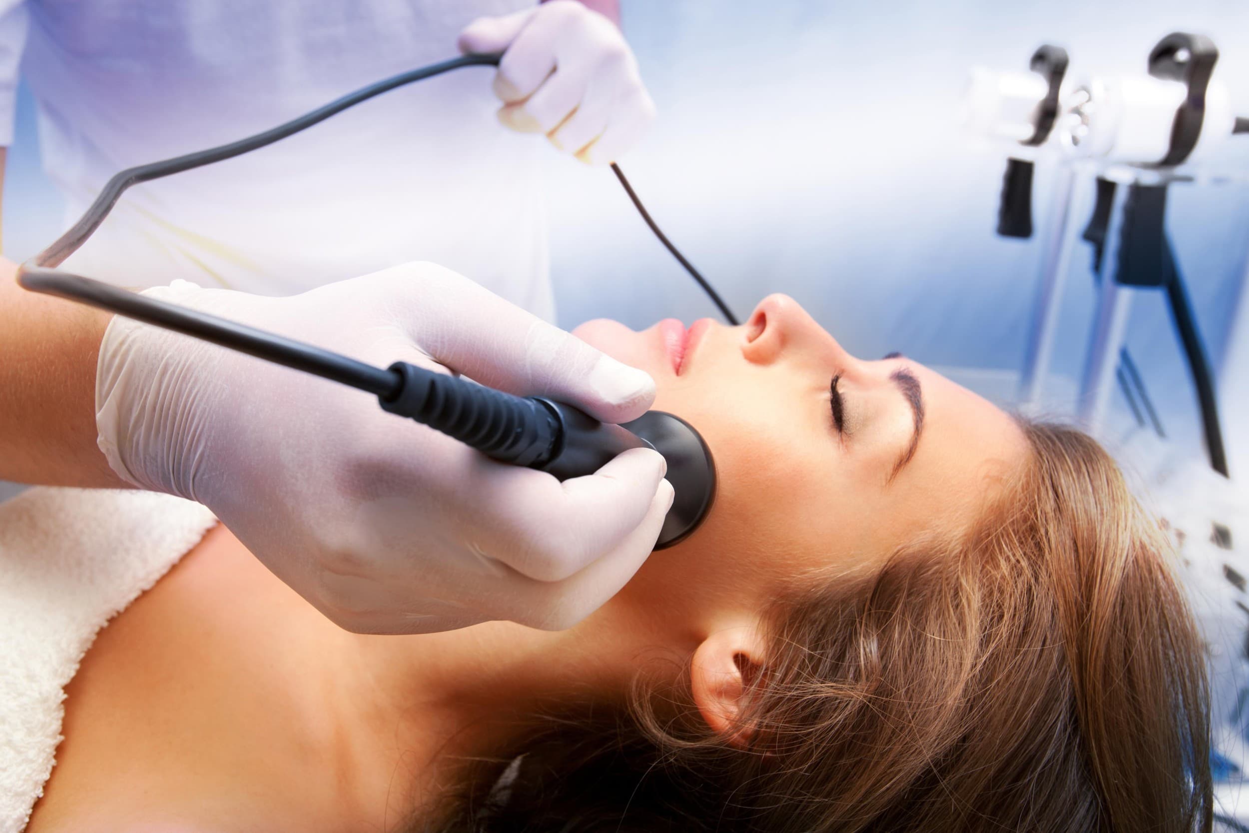 Bipolārais RF liftings + ultraskaņas pīlings vai dermabrazija sejai, kaklam un dekoltē | Davanu Serviss