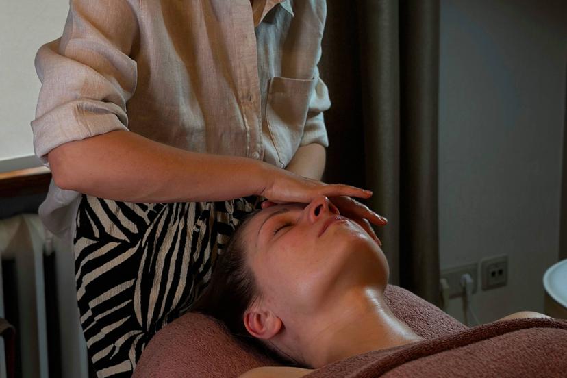 Aromterapeitiskā sejas masāža ar RINGANA eko kosmētiku