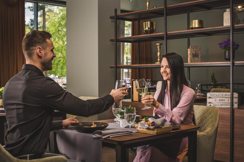 Romantiskas trīs ēdienu vakariņas diviem Jūrmala SPA Hotel