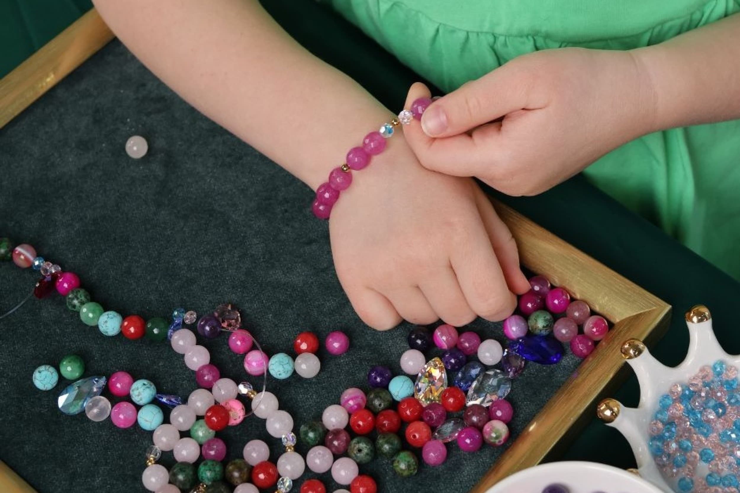 Детский мастер-класс по изготовлению украшений от "Nela Gems" (4 перс.) | Davanu Serviss