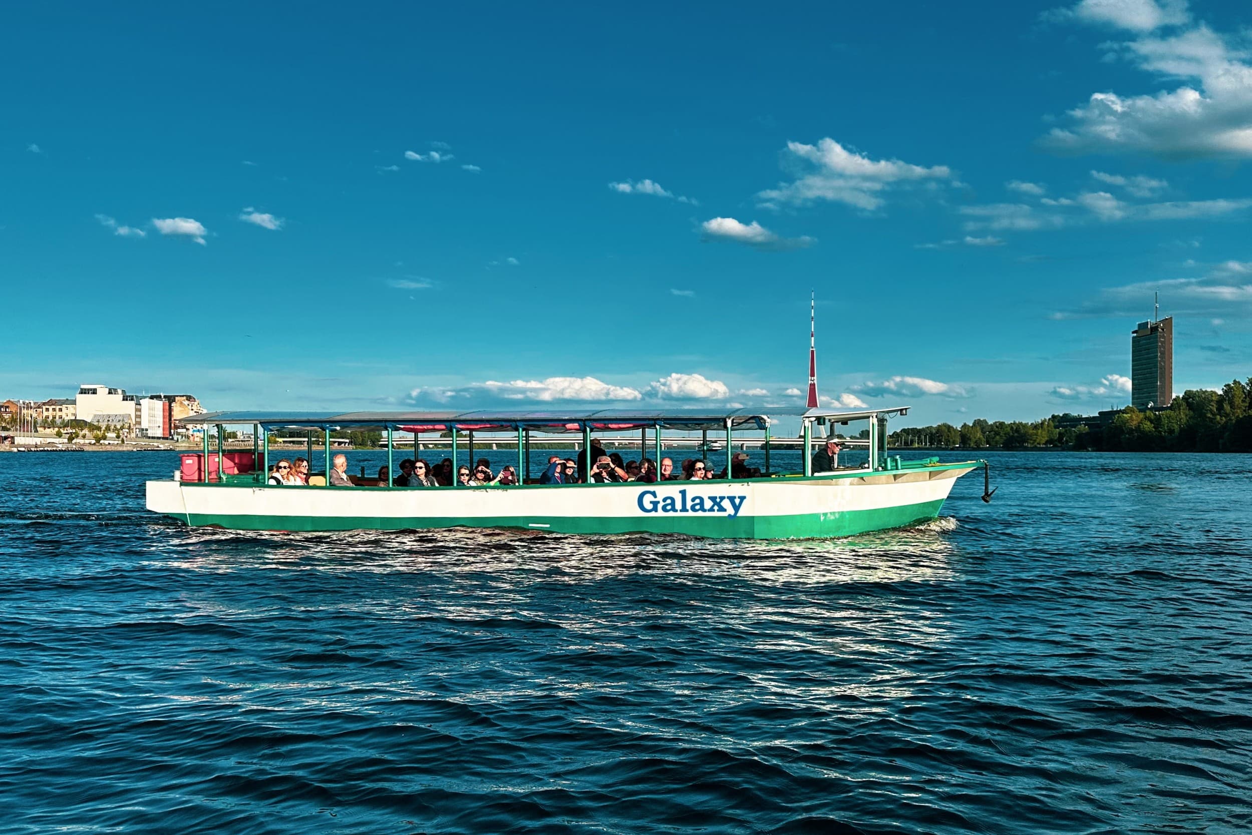 Privāts brauciens ar kuģīti "Galaxy" Rīgā (līdz 40 pers.) | Davanu Serviss