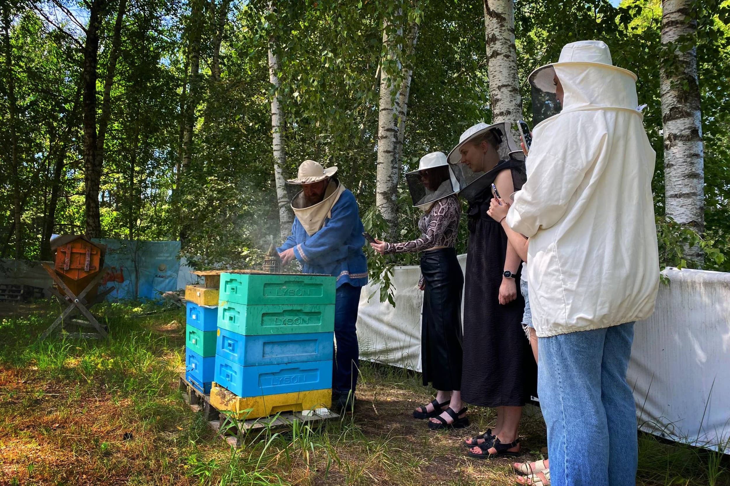 Vīzes Drava: секреты пчеловодства и дегустация для двоих | Davanu Serviss