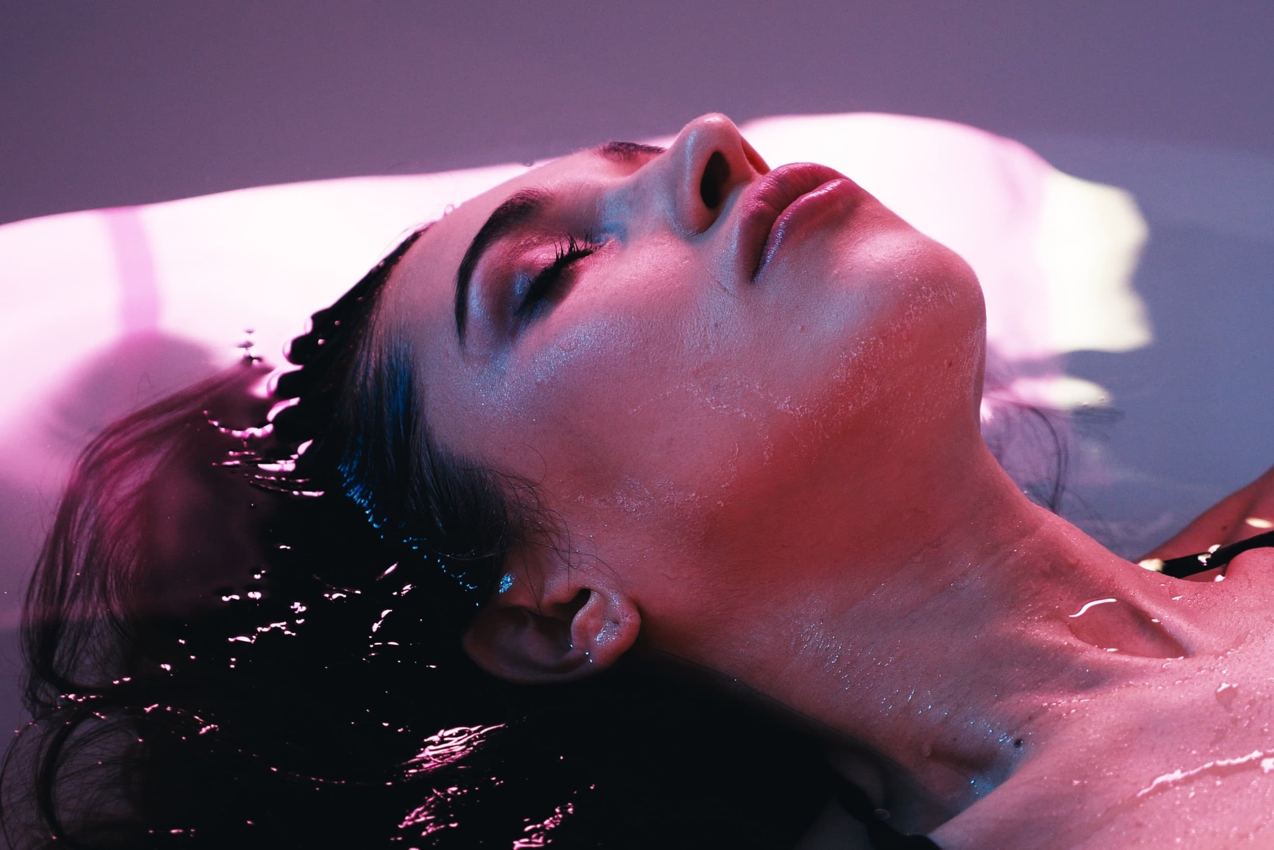 Divi floutinga seansi vienam – Floating Universe Rīgā