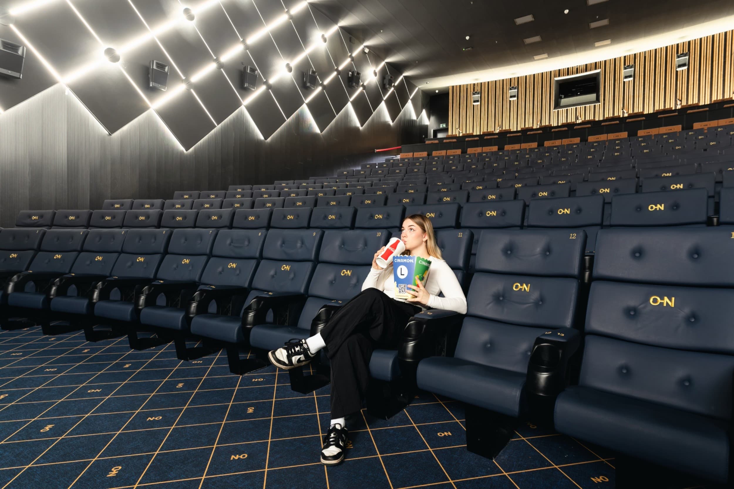 CINAMON SuperCombo vienam: kino, popkorns un dzēriens Rīgā | Davanu Serviss