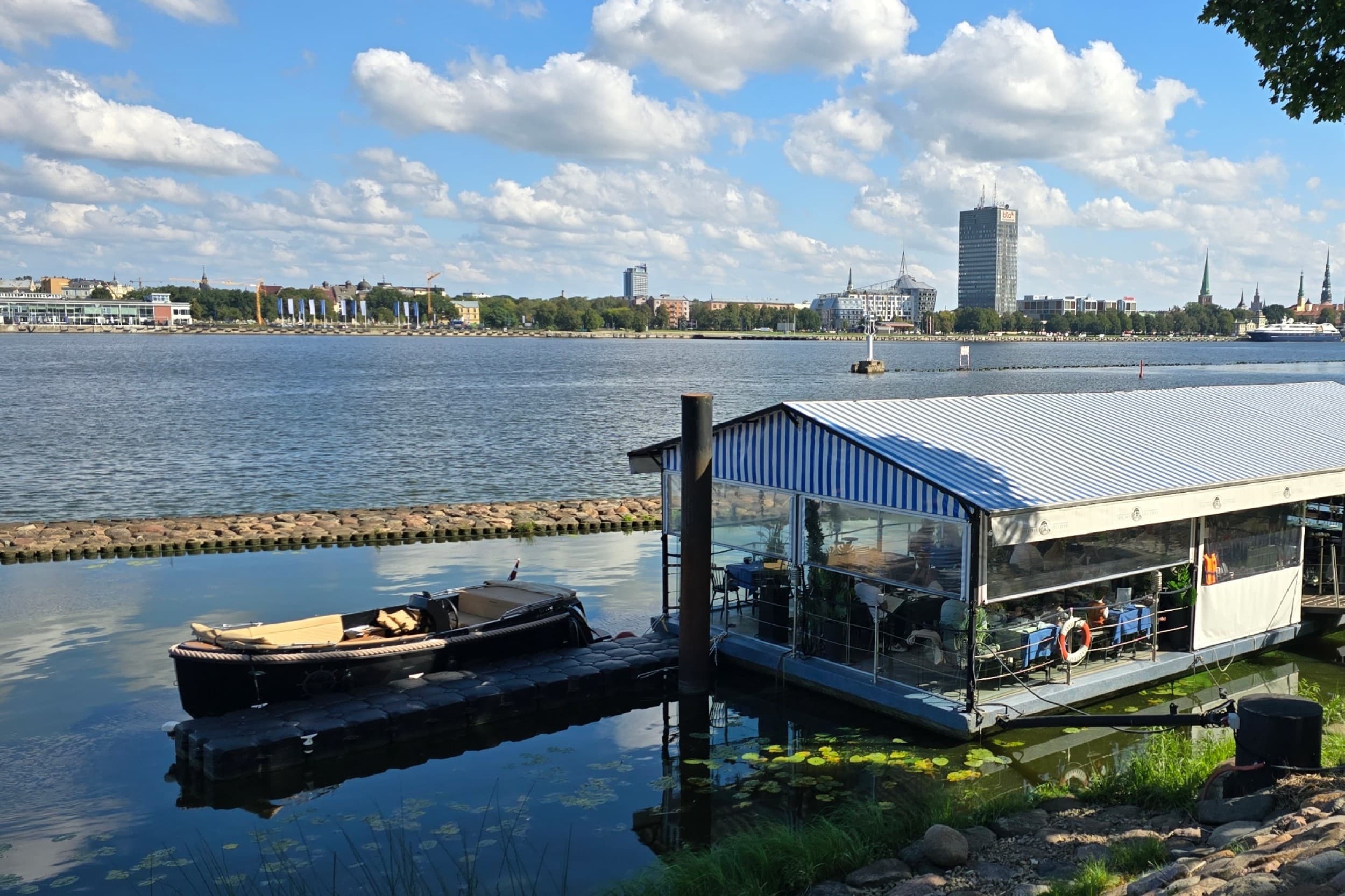 Прогулка по городскому каналу на катере Dāvids, 8 чел.
