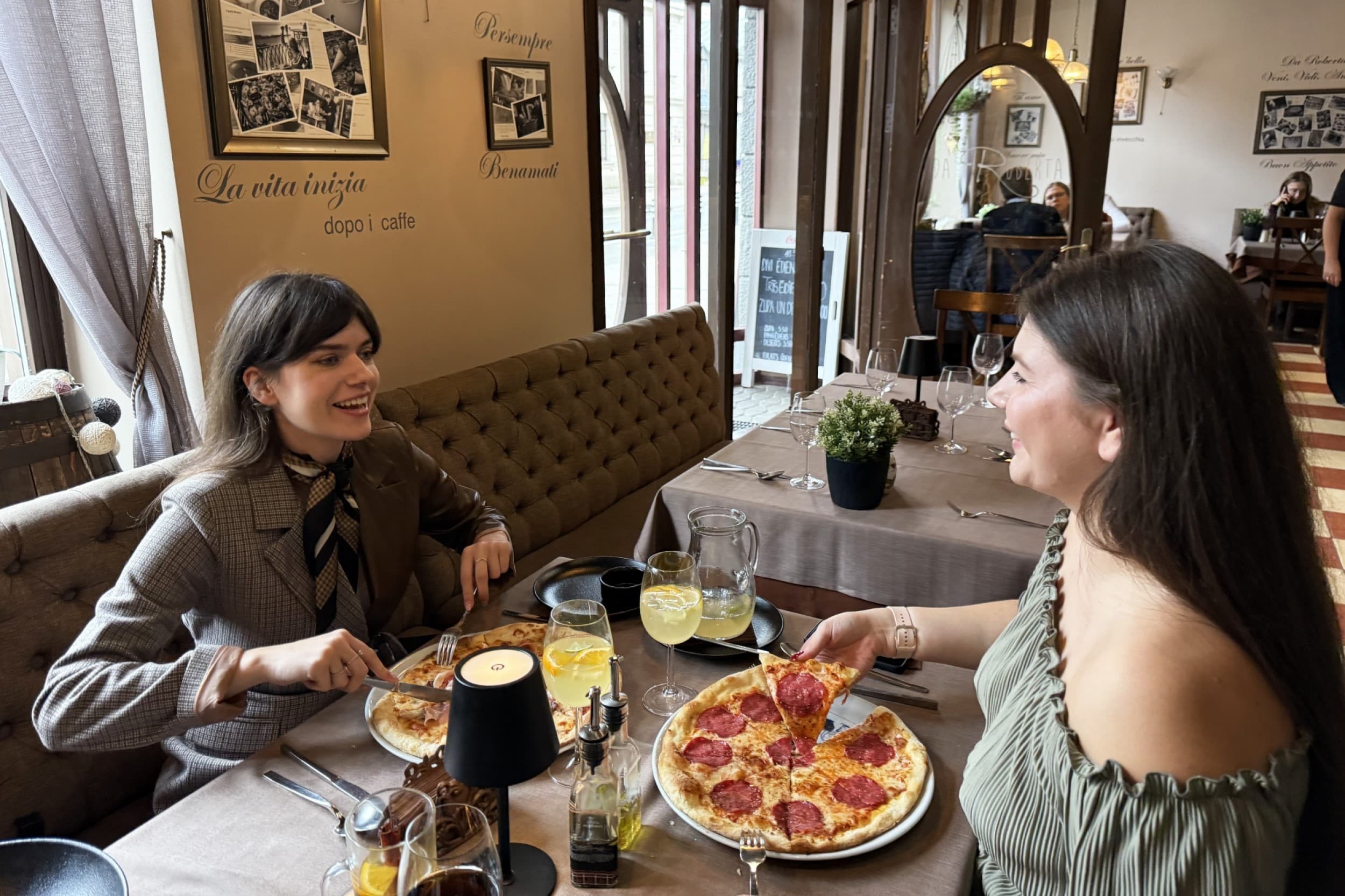 Picas un dzērieni diviem itāļu restorānā Da Roberta Rīgā | Davanu Serviss