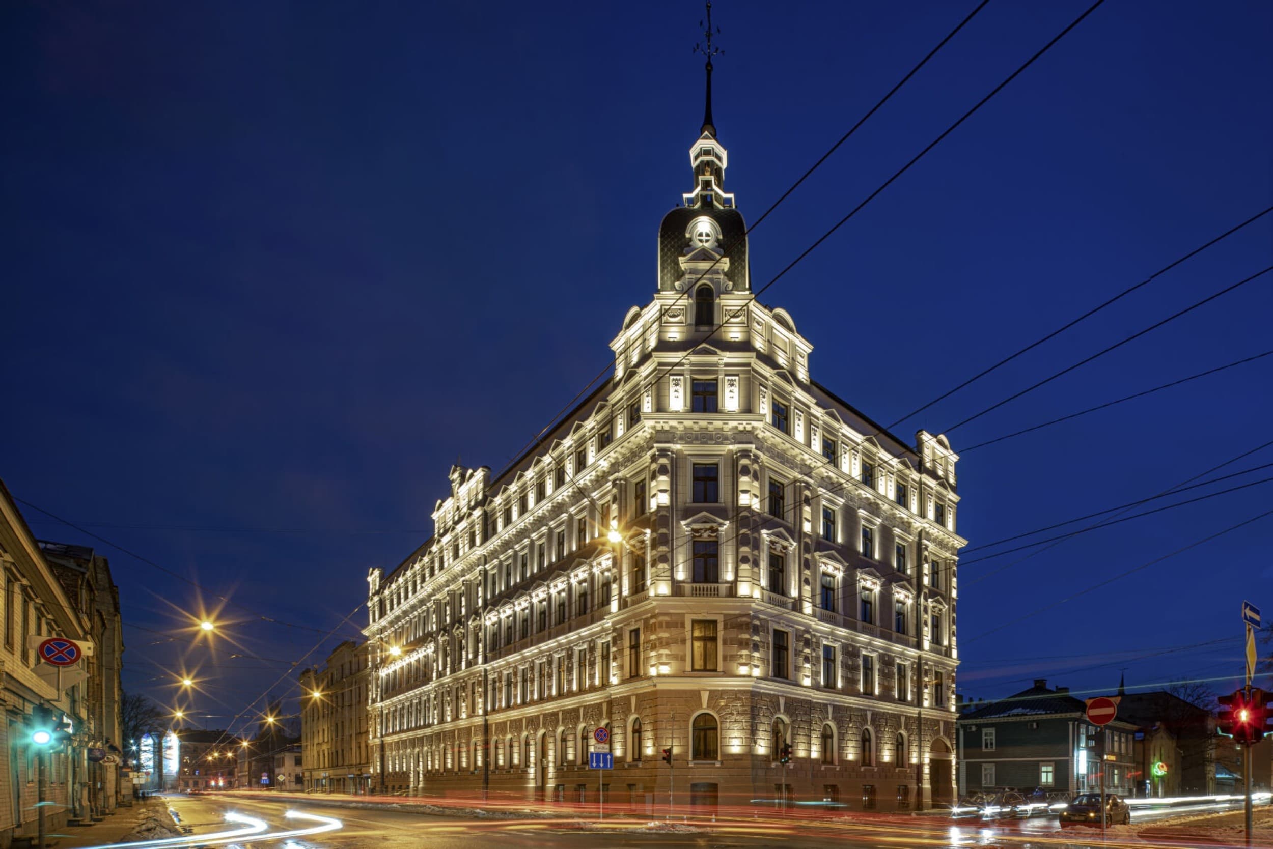Отдых в Aparthotel Amella и классический массаж для пары | Davanu Serviss