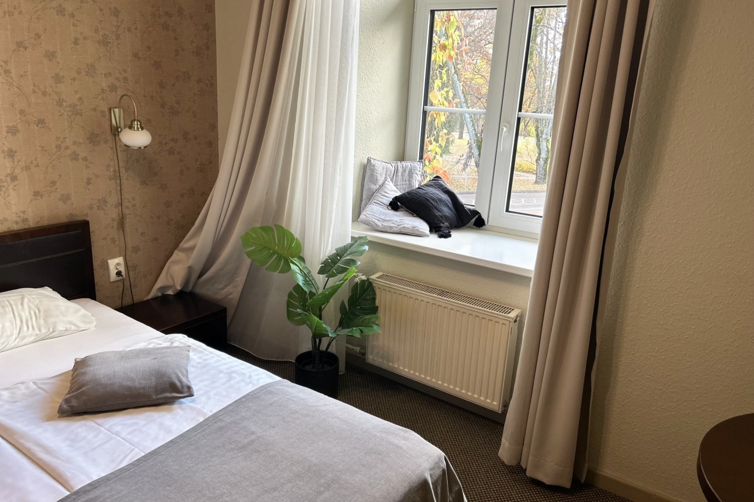 Романтический отдых с вином и сладостями – Hotel Sigulda