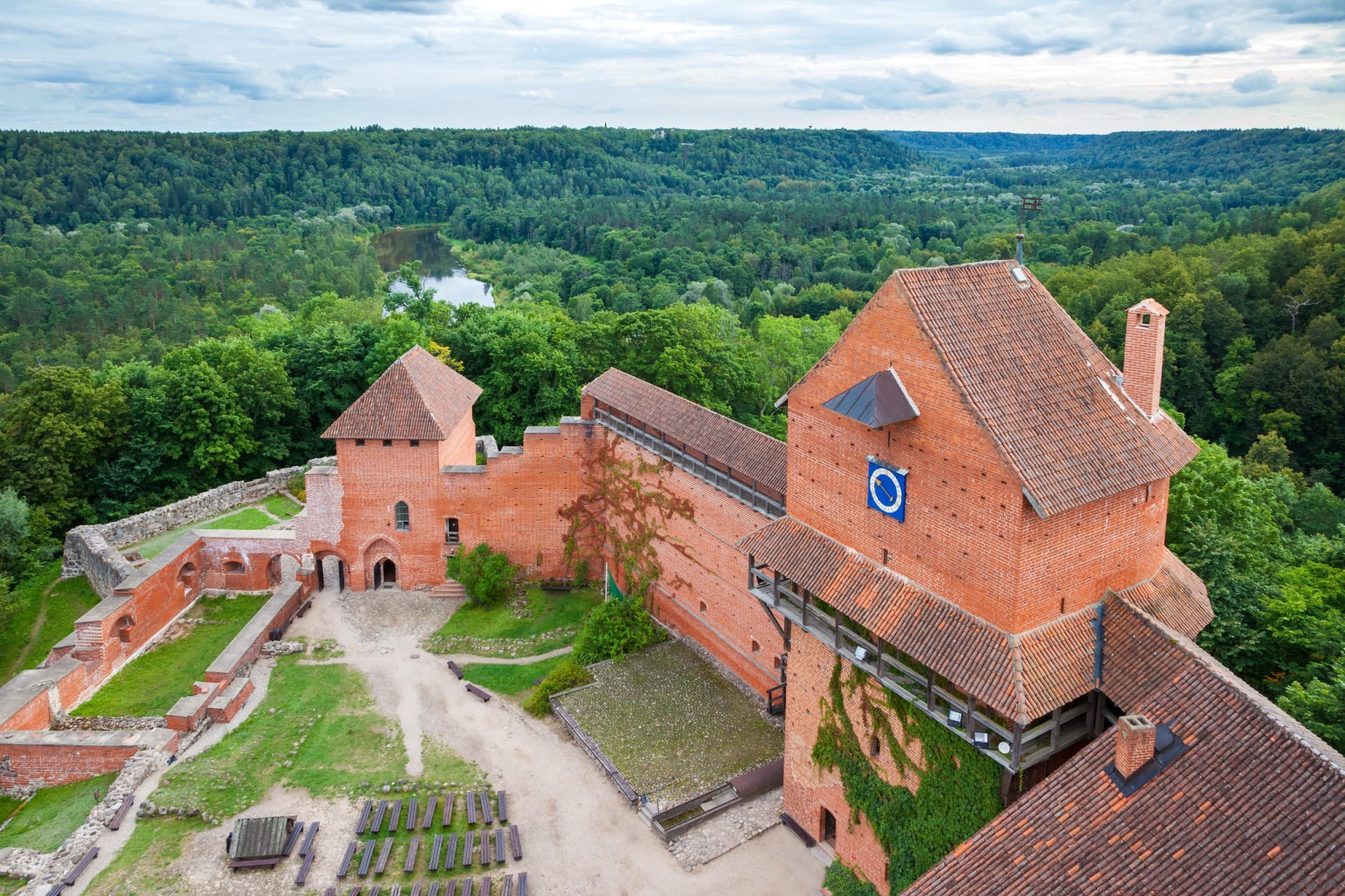 Karaliska atpūta Siguldā: privāts SPA un vakariņas diviem