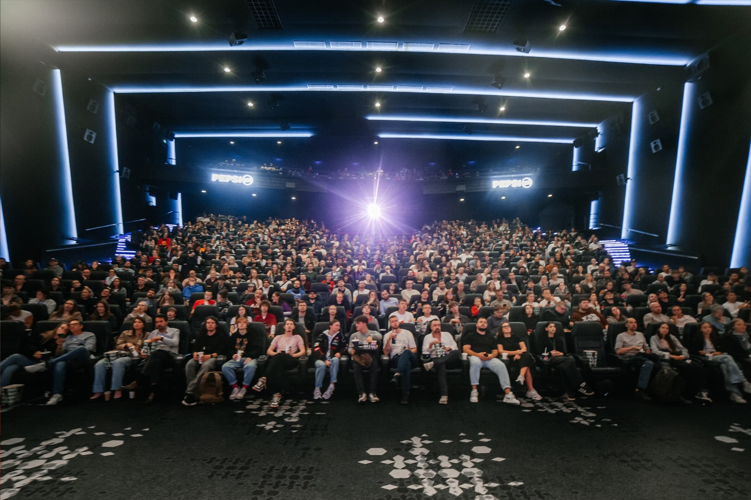 Forum Cinemas – Premium подарочный билет в кино и закуски | Davanu Serviss