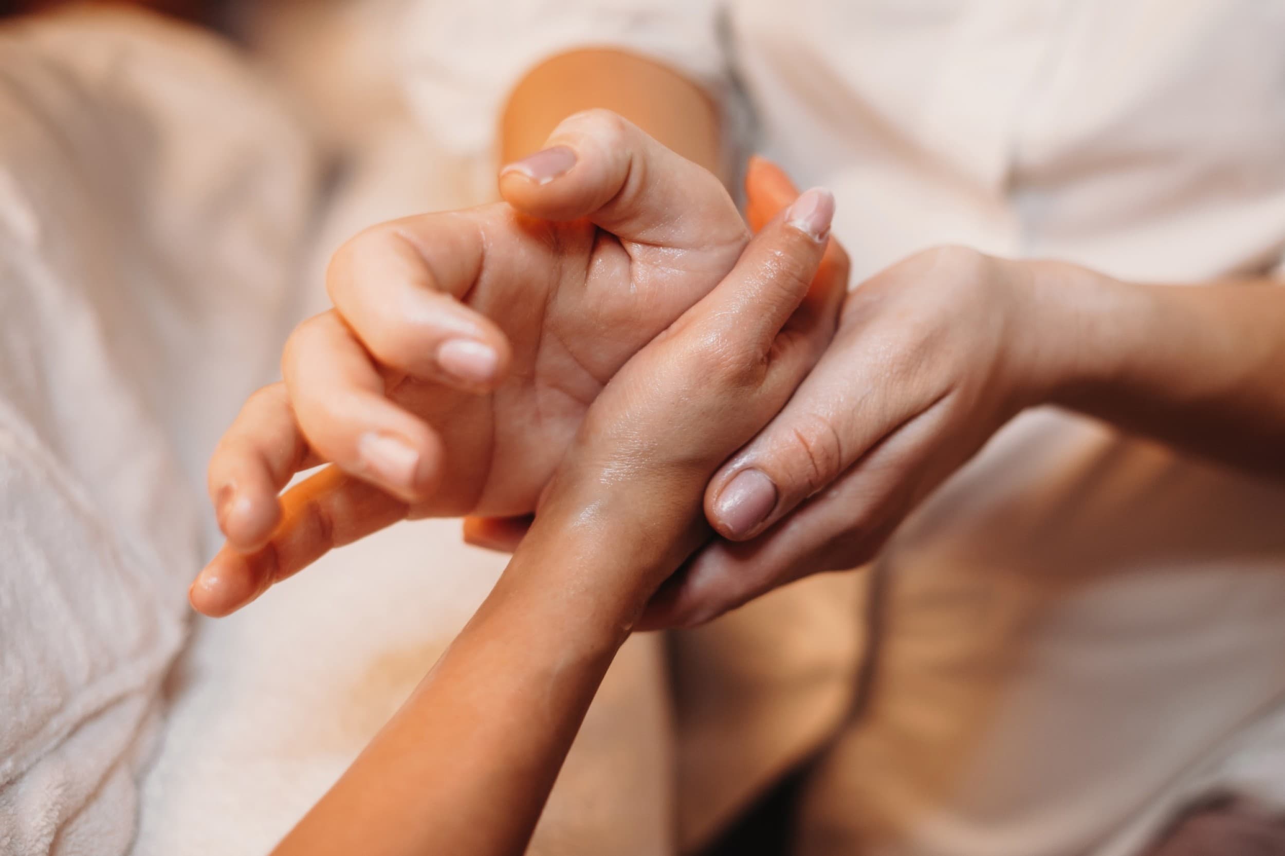Kompleksā sejas ādas tīrīšana 3 in 1 studijā AH Body Therapy | Davanu Serviss