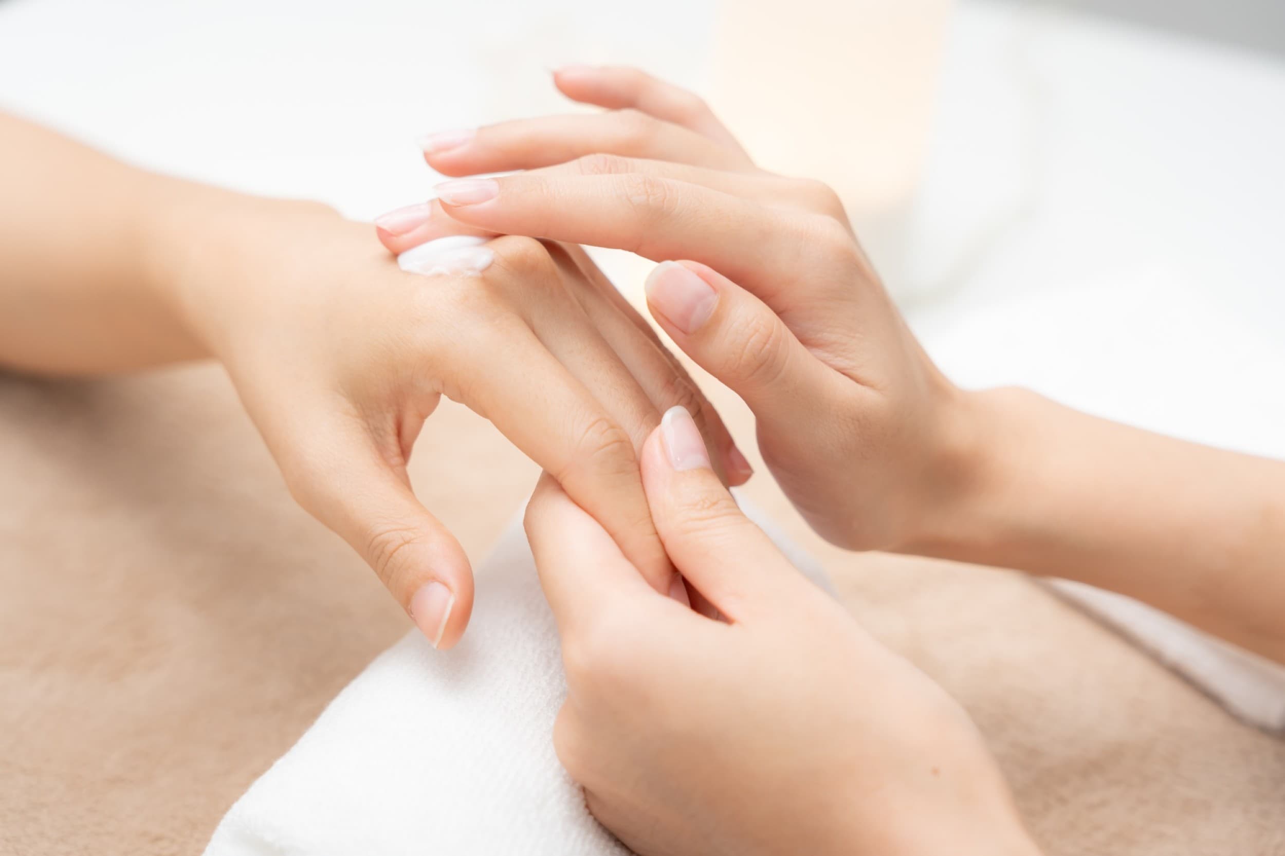 Microneedling sejai, kaklam, dekoltē + pīlings dāvanā | Davanu Serviss