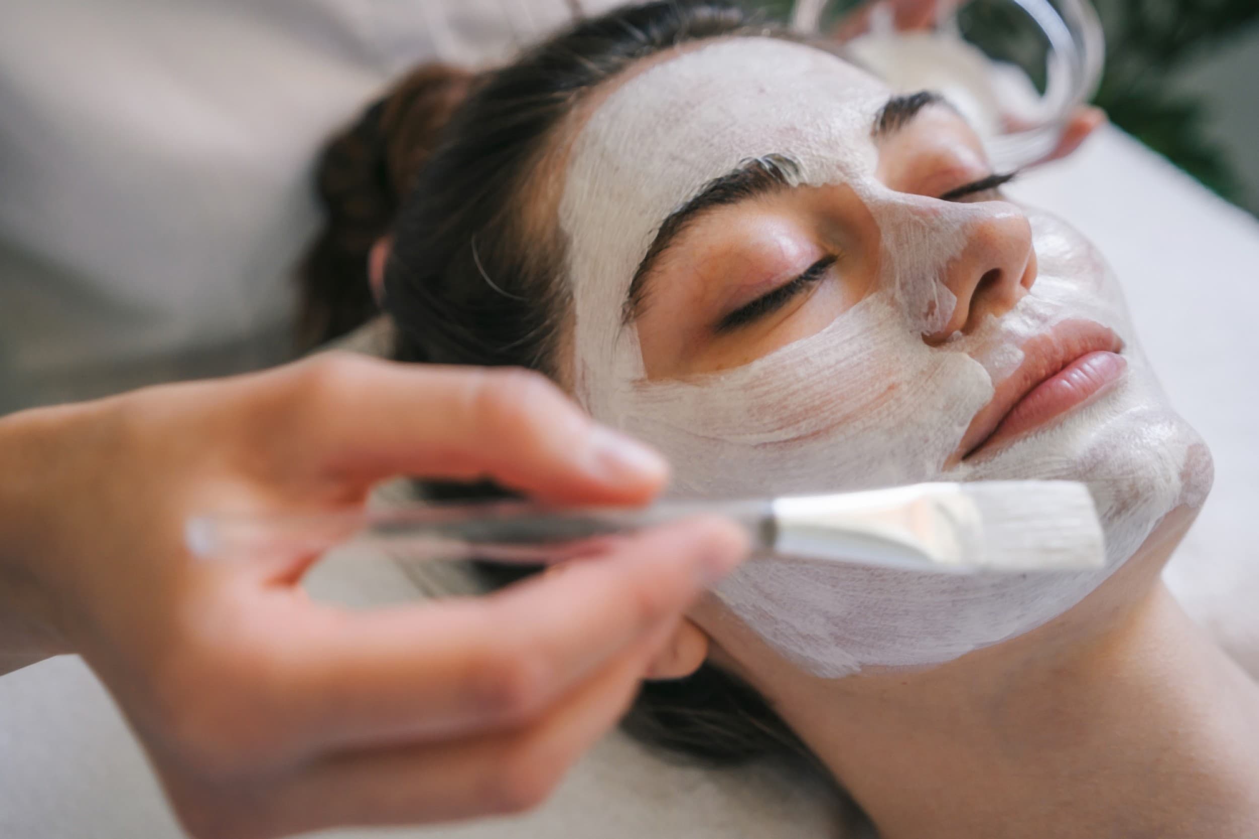 Microneedling sejai, kaklam, dekoltē + pīlings dāvanā | Davanu Serviss
