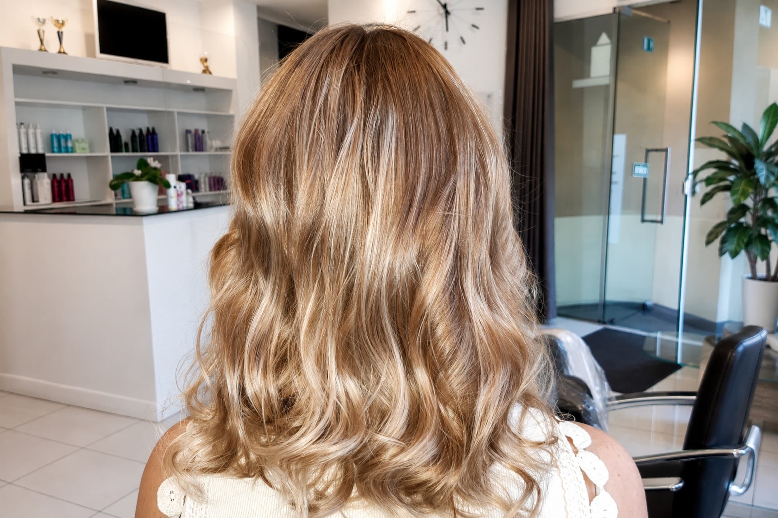 Matu krāsošana Balayage tehnikā – matu garums līdz pleciem | Davanu Serviss
