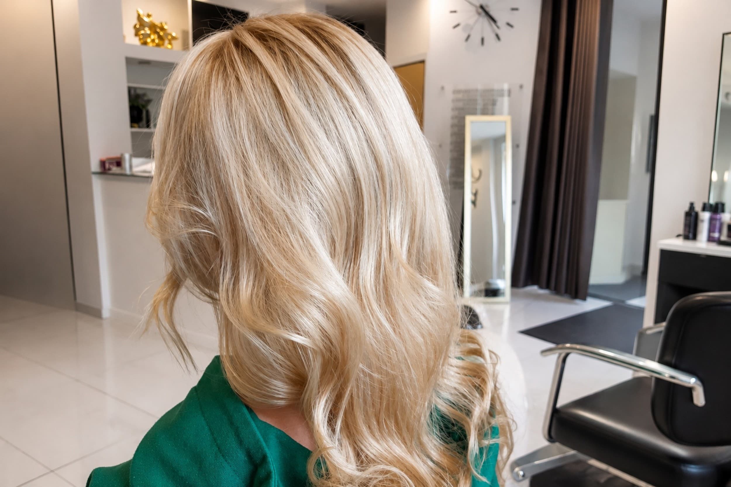 Eleganta matu ieveidošana salonā BIZE Rīgā | Davanu Serviss