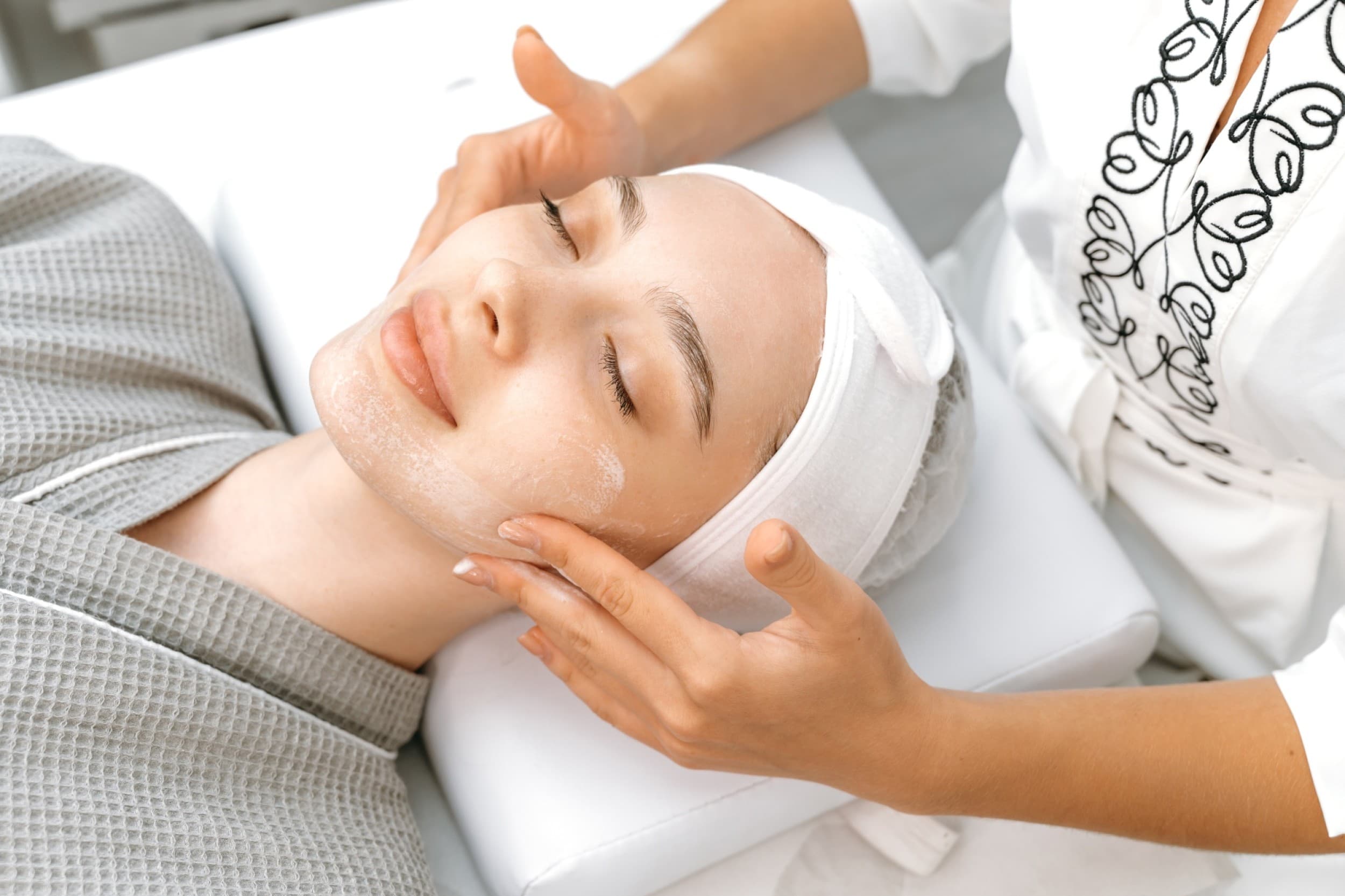 Интенсивное увлажнение кожи лица в студии AH Body Therapy | Davanu Serviss