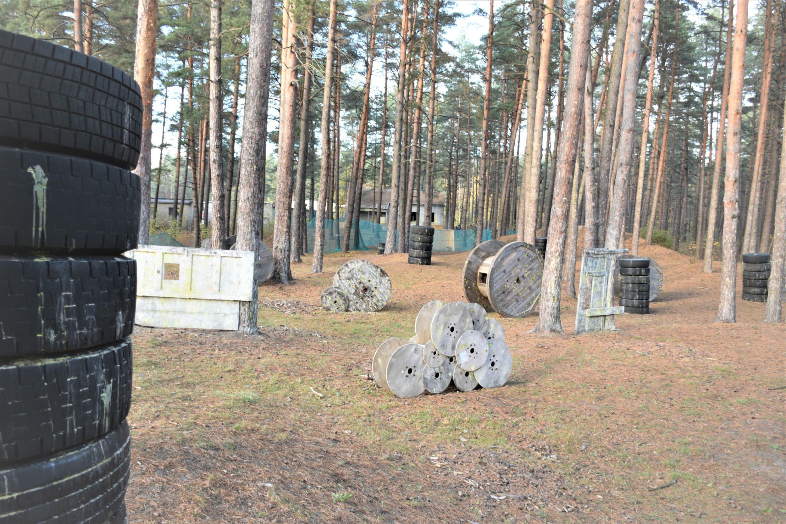 Peintbols ārā 4 personām, GUNSnLASERS Mežaparkā