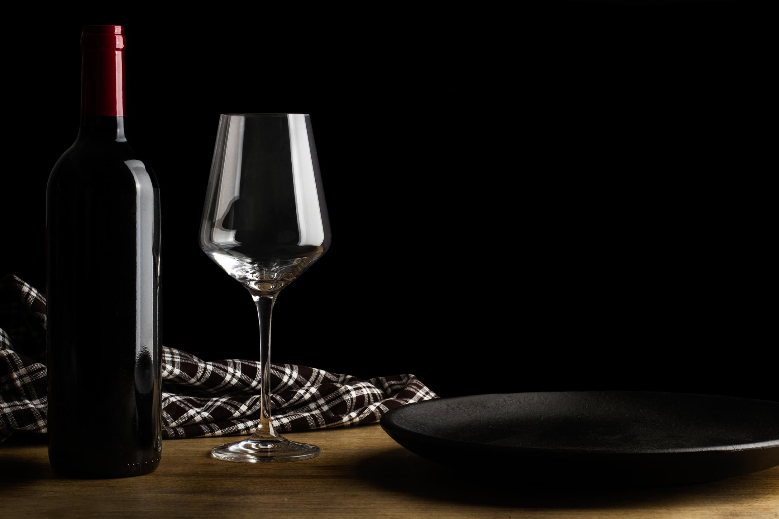 Dine in the Dark – Vakariņas Tumsā un pudele vīna diviem