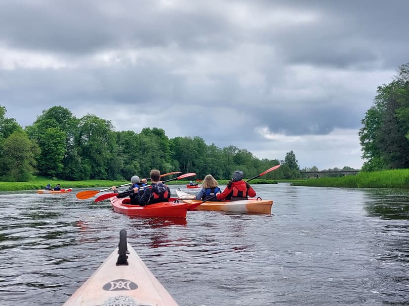 Brauciens ar kanoe 6 personām