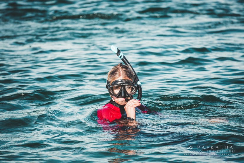 Snorkelēšana zemūdens cietuma drupās diviem