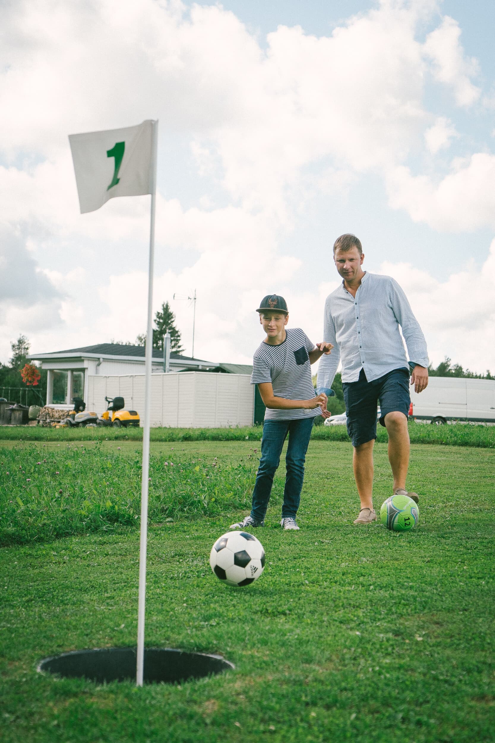 Futbolgolfa spēle Siguldas futbolgolfa parkā (2 pieaugušie + 1 bērns) | Davanu Serviss