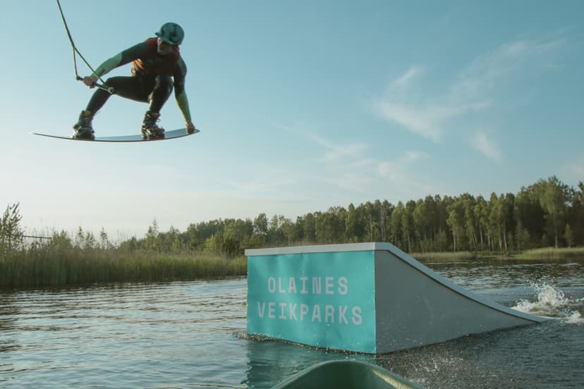 Brauciens ar veikbordu un atpūta pirtī „OWAKE“ aktīvās atpūtas parkā (1-6 pers., 2h)