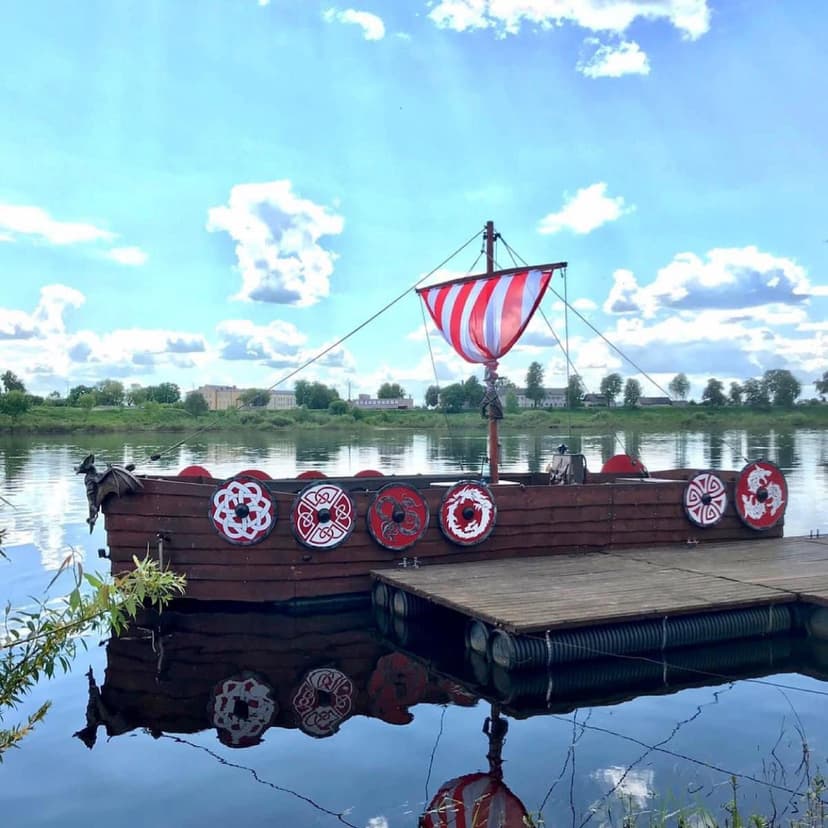 Brauciens ar kuģīti "Sikspārnis" pa Daugavas upi Daugavpilī