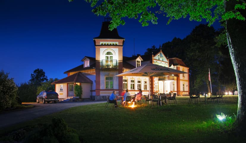 Nakts Mārcienas muižā ar masāžu un dzirktošu prosecco diviem