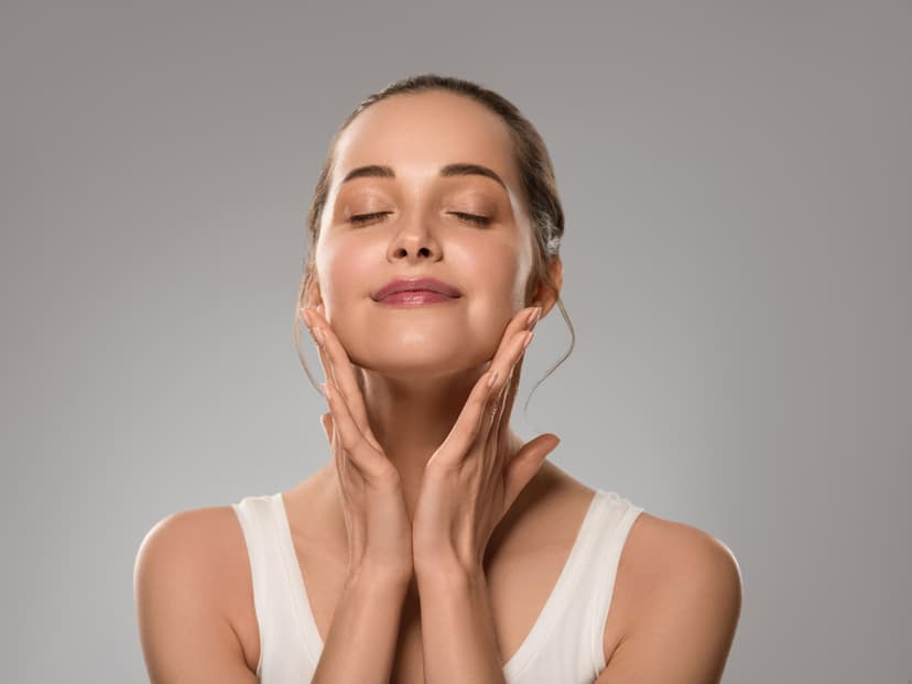 Dimanta mikrodermabrāzijas procedūra un maska sejai un kaklam