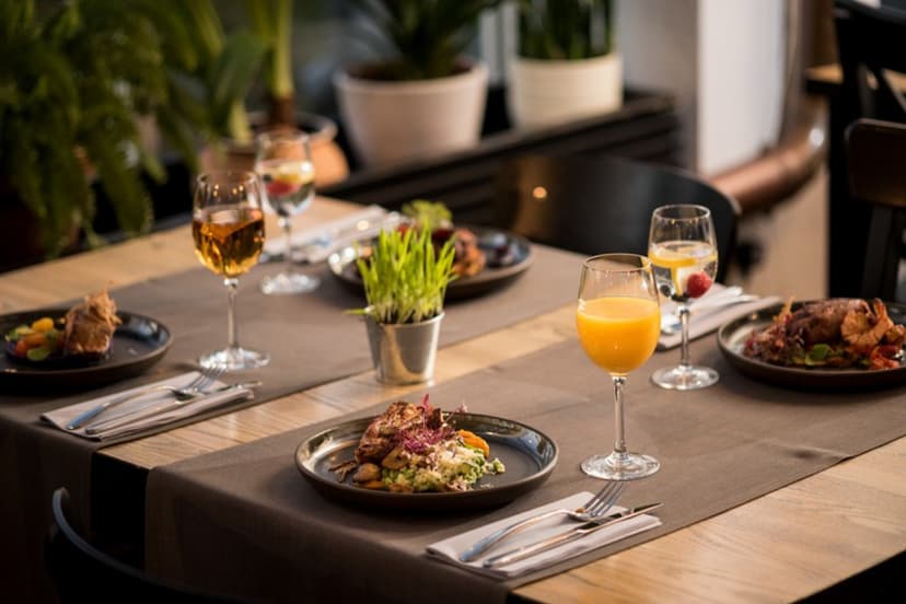 Nakšņošana ar vakariņām, SPA un kokteiļiem (4 pers.)