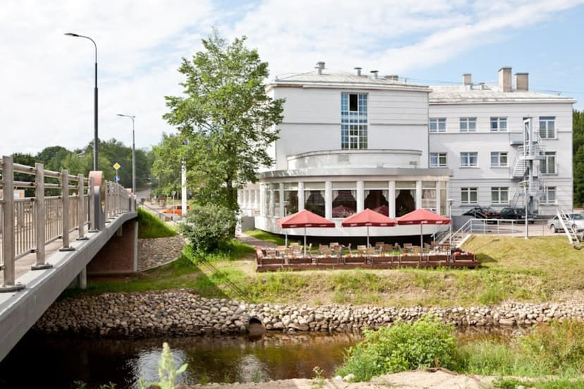 Jauka atpūta KOLONNA viesnīcā Rēzeknē un brokastis ģimenei